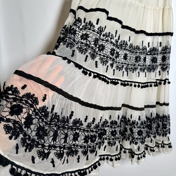 Eᴍʙʀᴏɪᴅᴇʀᴇᴅ Mᴇxɪᴄᴀɴ Sᴛʏʟᴇ sᴋɪʀᴛ ꜰʀᴏᴍ Nᴇɪᴍᴀɴ Mᴀʀᴄᴜs Exᴄʟᴜsɪᴠᴇ - Picture 8 of 14